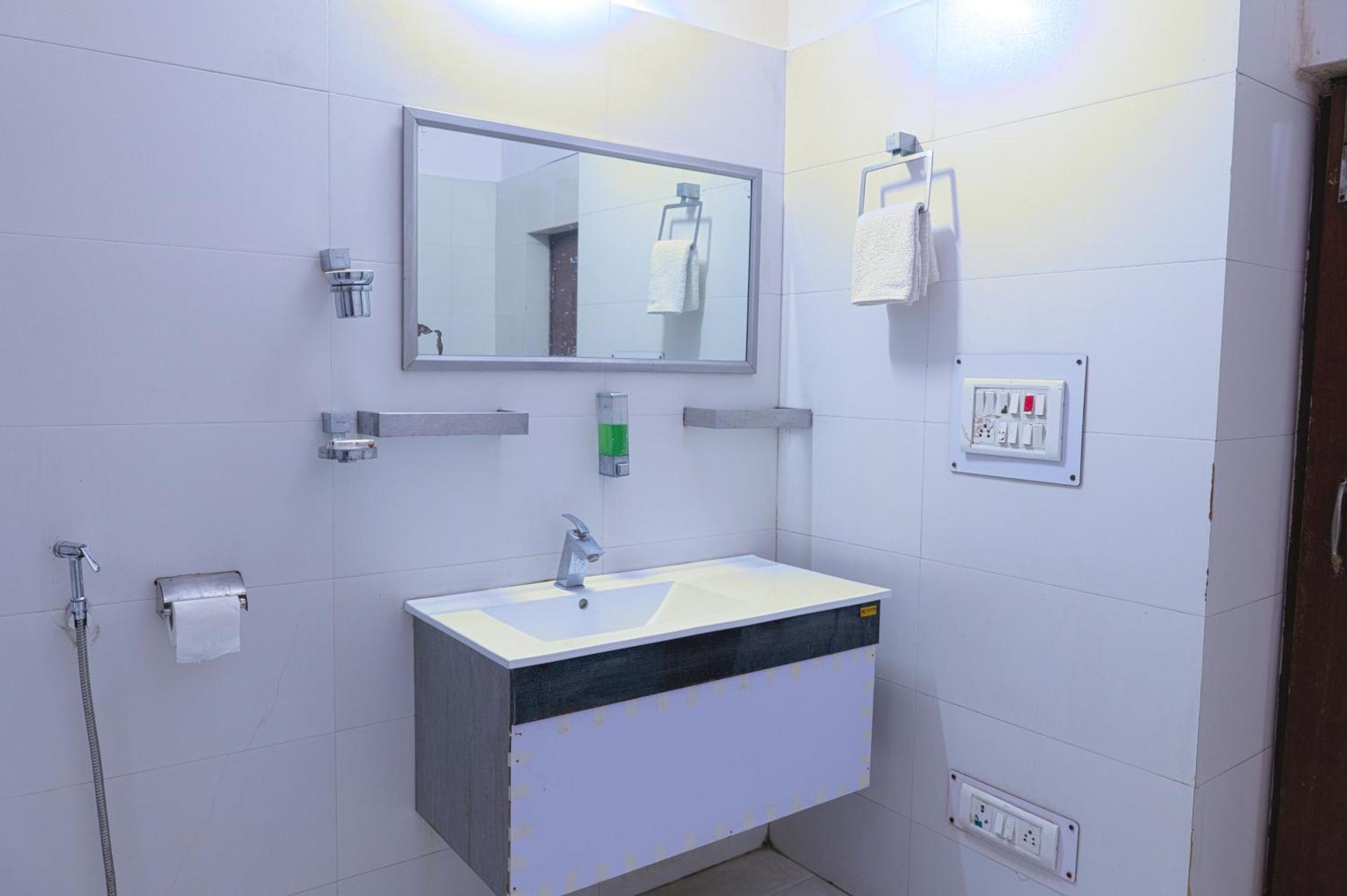 Embassy Suites Nowe Delhi Zewnętrze zdjęcie